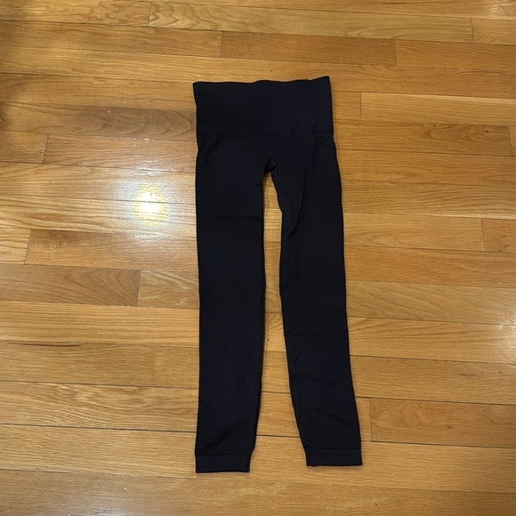 Spanx women’s black leggings size medium. - Picture 7 of 8